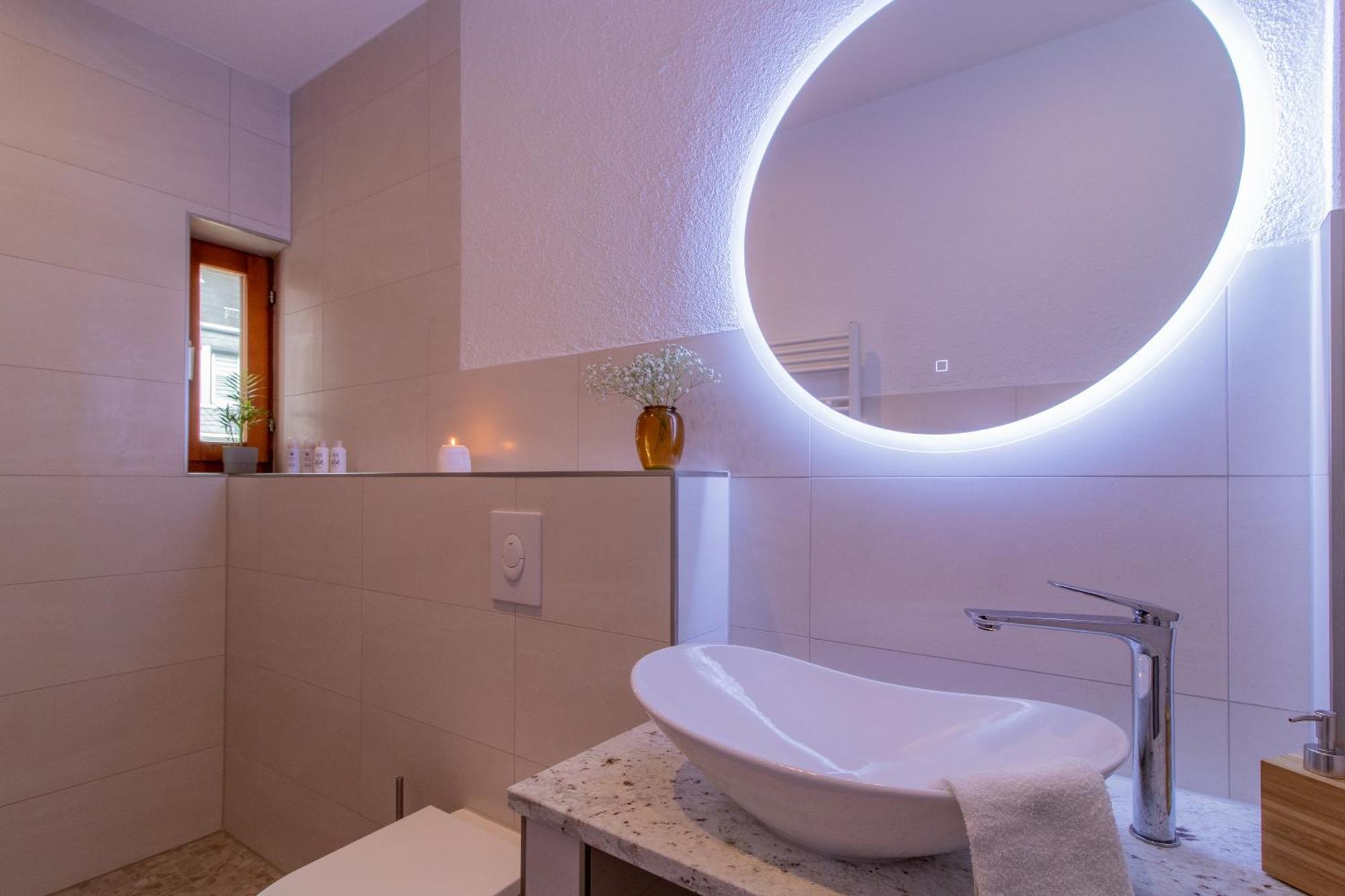 Stilvolles City-Apartment I Netflix I Wlan L Stellplatz I Zentral Schwarzenberg  Exterior foto